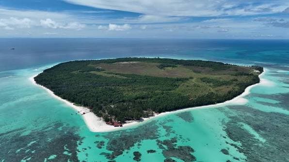 Mengalum Island